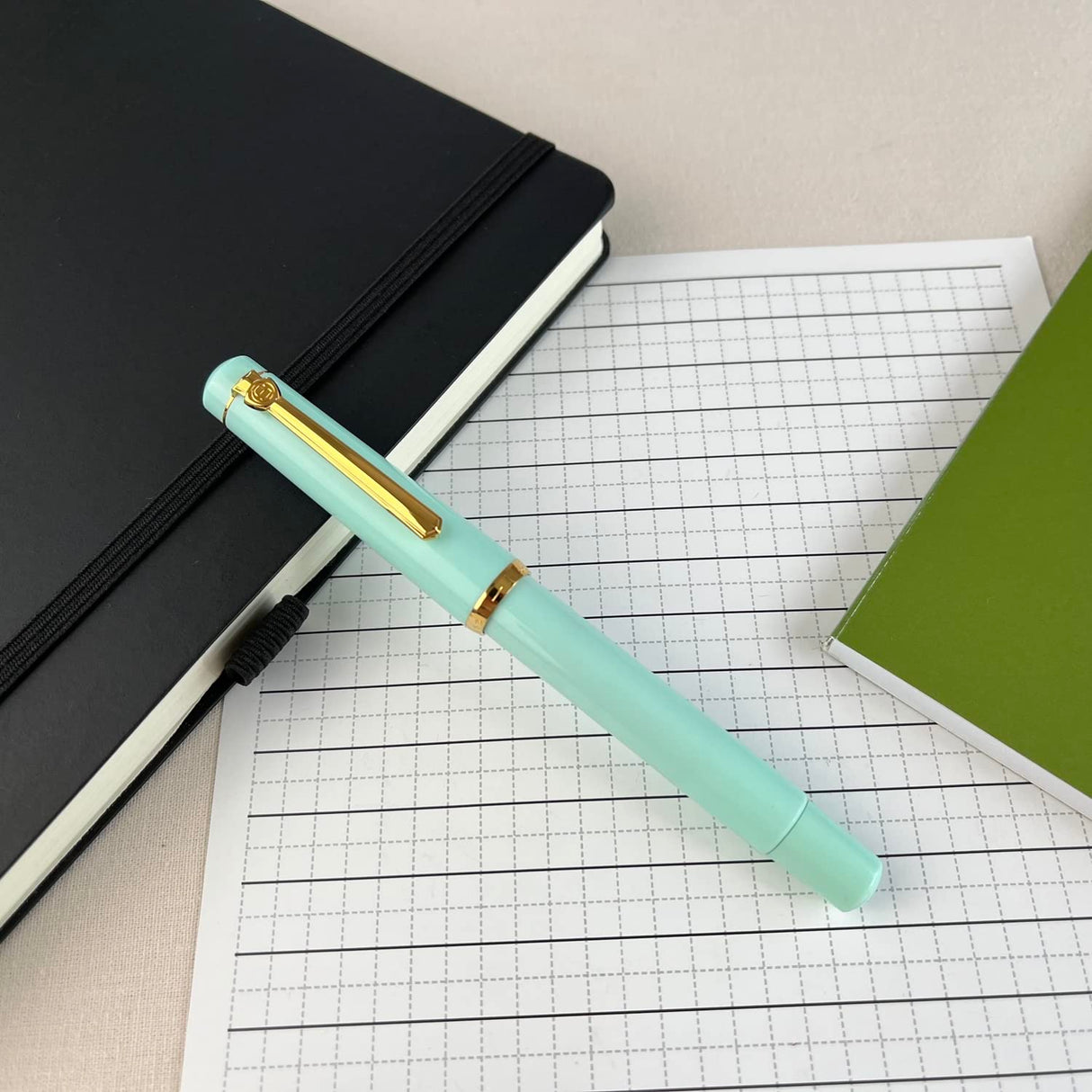 Scrikss | 419 Legendary | Fountain Ink Pen | Medium Nib | Gold Plated | Glossy Mint Barrel Scrikss